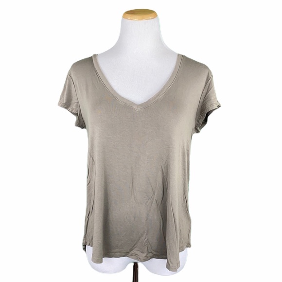 American Eagle Gray Favorite T V-Neck Tee